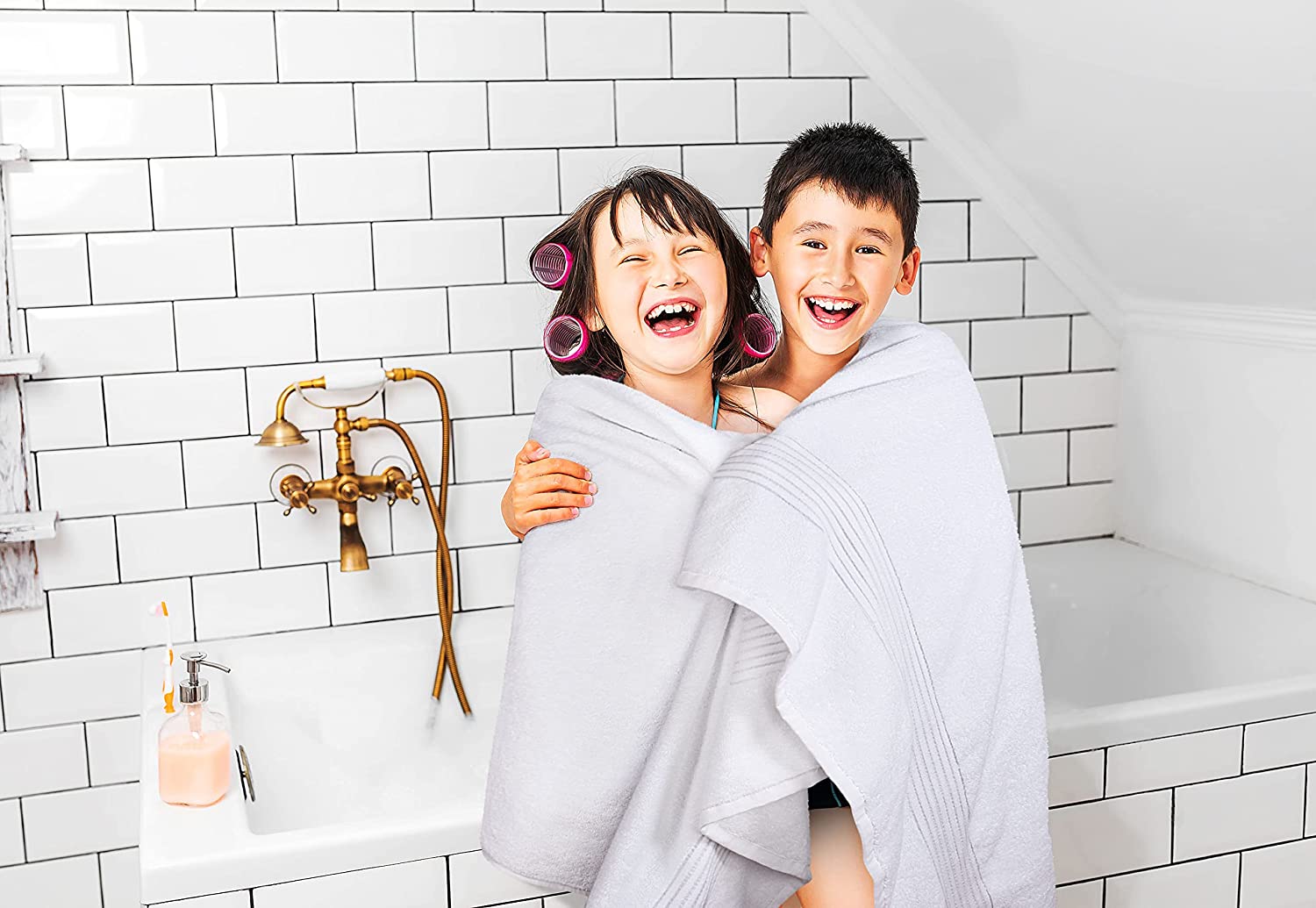 Utopia Towels - Luxurious Jumbo Bath Sheet (35 x 70 Inches )- 600 GSM -  Helia Beer Co